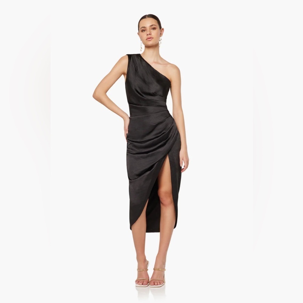 Elliatt Cassini Dress NWOT PTP 19”